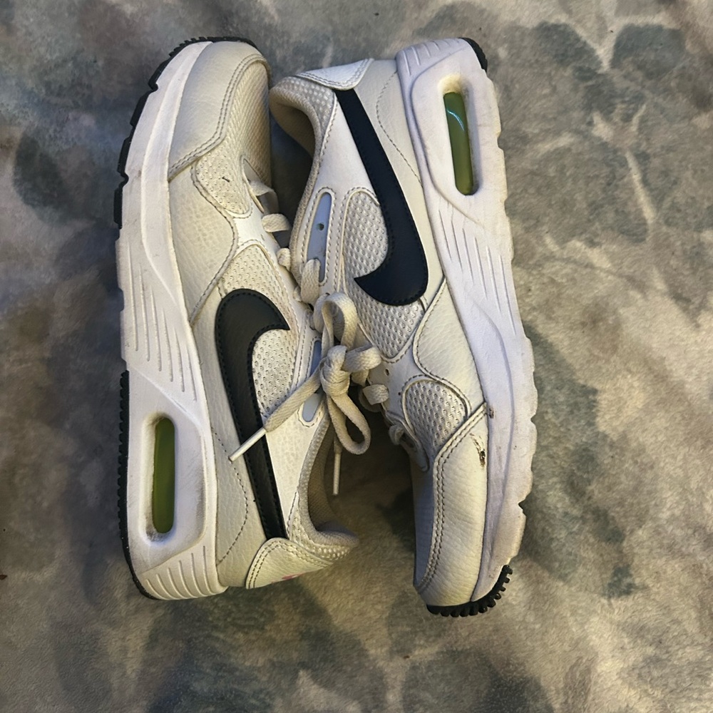 Womens White and Black airmax 180’s